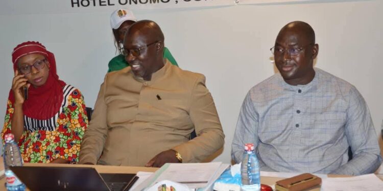 𝐋𝐞 𝐌𝐢𝐧𝐢𝐬𝐭𝐫𝐞 𝐝𝐞 𝐥’𝐀𝐠𝐫𝐢𝐜𝐮𝐥𝐭𝐮𝐫𝐞 𝐞𝐭 𝐝𝐞 𝐥’𝐄́𝐥𝐞𝐯𝐚𝐠𝐞 𝐫𝐞𝐧𝐜𝐨𝐧𝐭𝐫𝐞 𝐥𝐞𝐬 𝐚𝐜𝐭𝐞𝐮𝐫𝐬 𝐝𝐞 𝐥𝐚 𝐟𝐢𝐥𝐢𝐞̀𝐫𝐞 𝐚𝐧𝐚𝐜𝐚𝐫𝐝𝐞