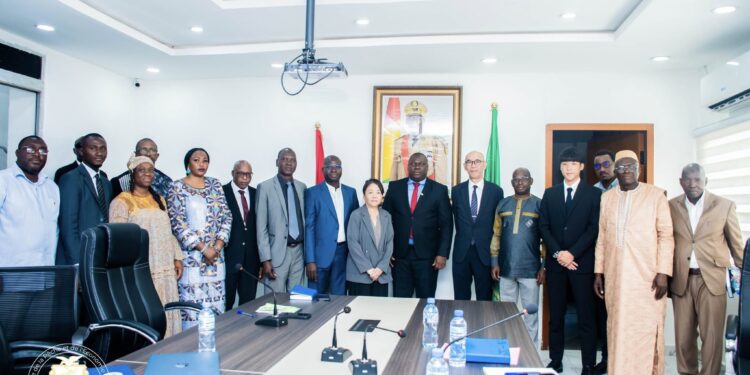 Le Ministre Fassou Théa reçoit une délégation de la JICA pour renforcer la modernisation du secteur halieutique