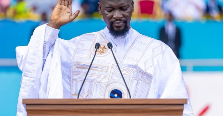 Investiture du Président Mamadi DOUMBOUYA : l’élégance au cœur d’une cérémonie de prestige